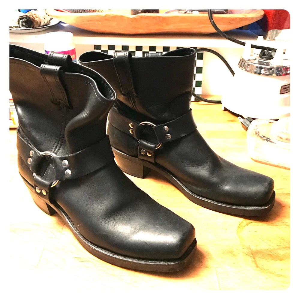 Frye Low Womens Harness 8R boots